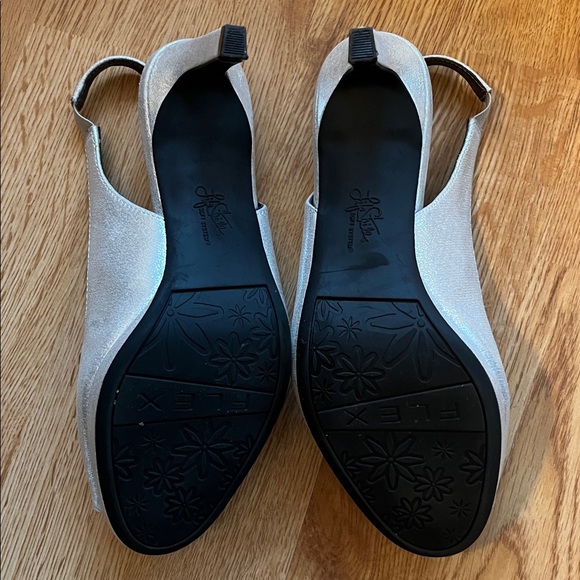 Life Stride Silver Peep-Toe Slingback Heels. Size 6. EUC - Picture 5 of 8